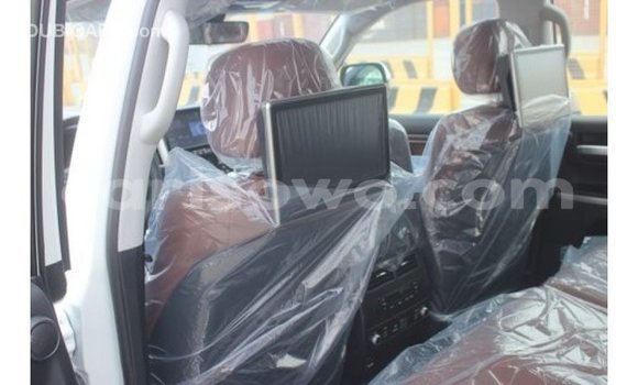 Ra Imported Toyota Land Cruiser funfun Ọkọ̀ in Import - Dubai ni Benin Ra Imported Toyota Land Cruiser funfun Ọkọ̀ in Import - Dubai ni Benin
