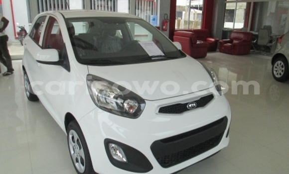 Sayi Sabo Kia Carens White Mota in Cotonou a Benin