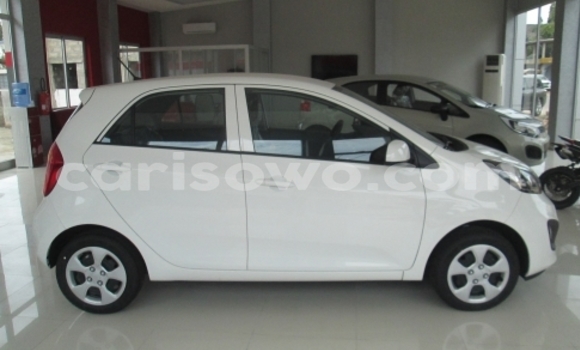 Buy New Kia Carens White Car in Cotonou in Benign Buy New Kia Carens White Car in Cotonou in Benign