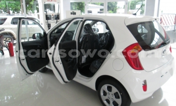 Buy New Kia Carens White Car in Cotonou in Benign Buy New Kia Carens White Car in Cotonou in Benign