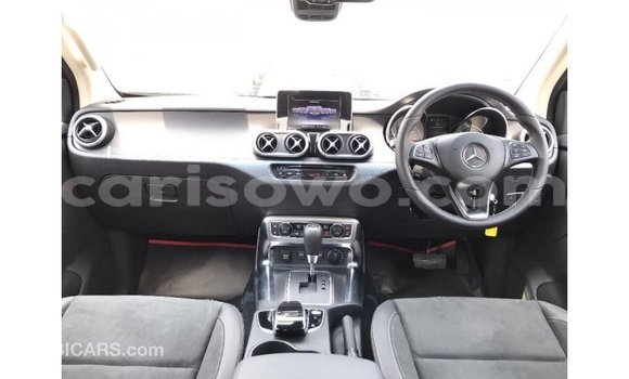 Acheter Import Voiture Mercedes-Benz 250 Bleu à Import - Dubai, Benin Acheter Import Voiture Mercedes-Benz 250 Bleu à Import - Dubai, Benin