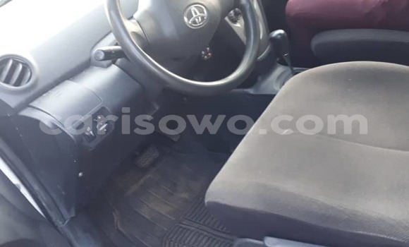 Sayi Na hannu Toyota Yaris White Mota in Cotonou a Benin Sayi Na hannu Toyota Yaris White Mota in Cotonou a Benin