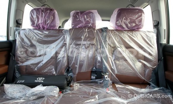 Acheter Import Voiture Toyota Land Cruiser Noir à Import - Dubai, Benin Acheter Import Voiture Toyota Land Cruiser Noir à Import - Dubai, Benin