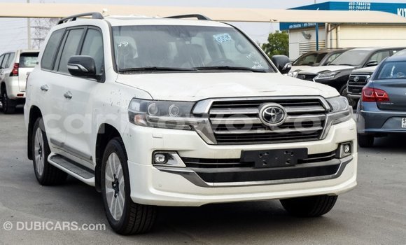 Sayi Imported Toyota Land Cruiser White Mota in Import - Dubai a Benin Sayi Imported Toyota Land Cruiser White Mota in Import - Dubai a Benin