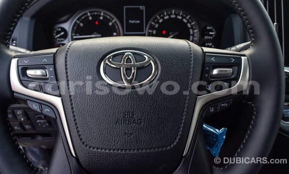 Sayi Imported Toyota Land Cruiser White Mota in Import - Dubai a Benin Sayi Imported Toyota Land Cruiser White Mota in Import - Dubai a Benin