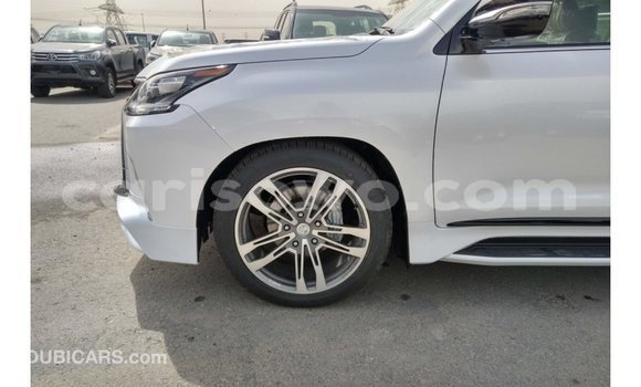 Sayi Imported Lexus LX White Mota in Import - Dubai a Benin Sayi Imported Lexus LX White Mota in Import - Dubai a Benin