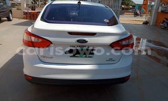 Acheter Occasion Voiture Ford Focus Blanc à Cotonou, Benin Acheter Occasion Voiture Ford Focus Blanc à Cotonou, Benin