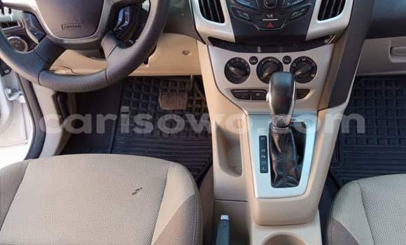 Acheter Occasion Voiture Ford Focus Blanc à Cotonou, Benin Acheter Occasion Voiture Ford Focus Blanc à Cotonou, Benin