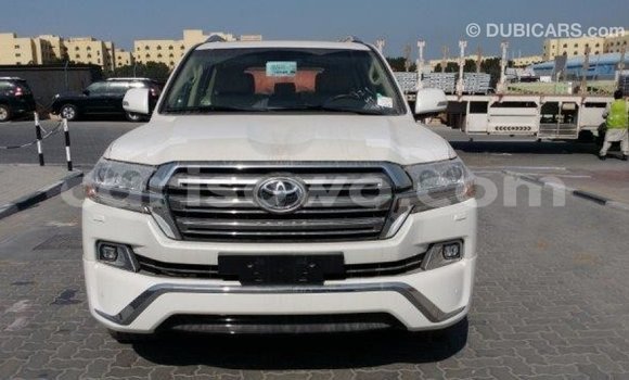 Sayi Imported Toyota Land Cruiser White Mota in Import - Dubai a Benin Sayi Imported Toyota Land Cruiser White Mota in Import - Dubai a Benin