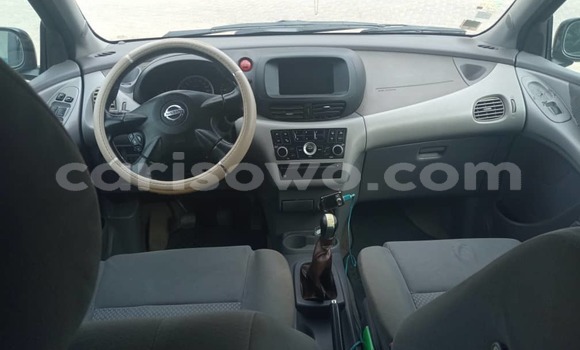 Sayi Na hannu Nissan Almera Tino Green Mota in Cotonou a Benin Sayi Na hannu Nissan Almera Tino Green Mota in Cotonou a Benin