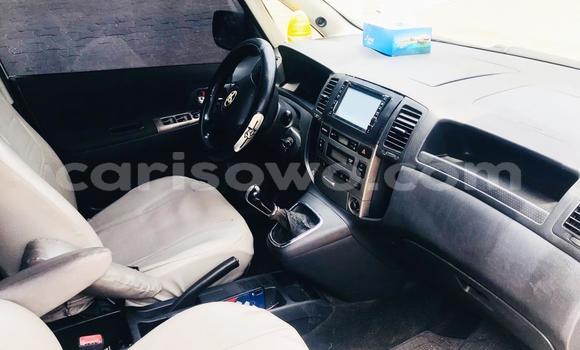 Sayi Na hannu Toyota Corolla Verso Azurfa Mota in Cotonou a Benin Sayi Na hannu Toyota Corolla Verso Azurfa Mota in Cotonou a Benin