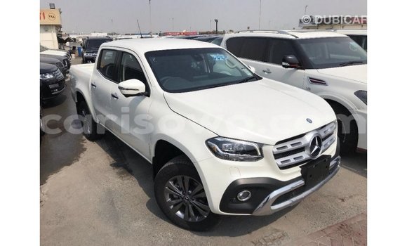 Acheter Import Voiture Mercedes-Benz 250 Blanc à Import - Dubai, Benin Acheter Import Voiture Mercedes-Benz 250 Blanc à Import - Dubai, Benin