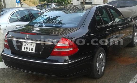 Sayi Na hannu Mercedes-Benz E–Class Black Mota in Cotonou a Benin