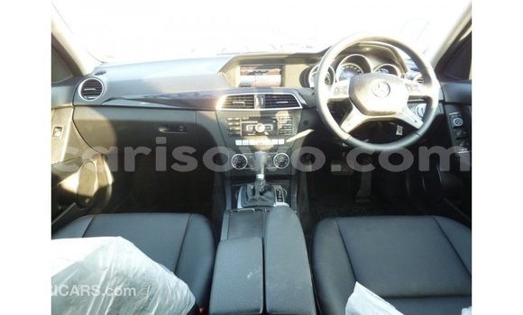 Acheter Import Voiture Mercedes-Benz 200 Blanc à Import - Dubai, Benin Acheter Import Voiture Mercedes-Benz 200 Blanc à Import - Dubai, Benin