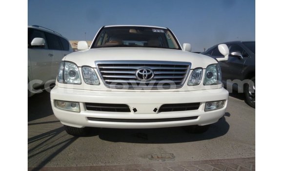 Acheter Import Voiture Toyota Land Cruiser Blanc à Import - Dubai, Benin Acheter Import Voiture Toyota Land Cruiser Blanc à Import - Dubai, Benin