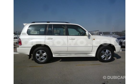 Acheter Import Voiture Toyota Land Cruiser Blanc à Import - Dubai, Benin Acheter Import Voiture Toyota Land Cruiser Blanc à Import - Dubai, Benin