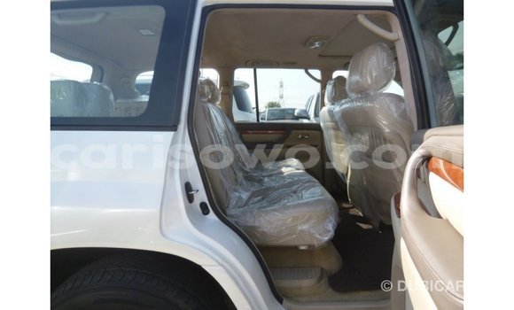 Acheter Import Voiture Toyota Land Cruiser Blanc à Import - Dubai, Benin Acheter Import Voiture Toyota Land Cruiser Blanc à Import - Dubai, Benin