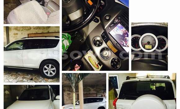 Acheter Occasion Voiture Toyota RAV4 Blanc à Cotonou, Benin Acheter Occasion Voiture Toyota RAV4 Blanc à Cotonou, Benin
