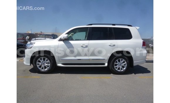 Ra Imported Toyota Land Cruiser funfun Ọkọ̀ in Import - Dubai ni Benin Ra Imported Toyota Land Cruiser funfun Ọkọ̀ in Import - Dubai ni Benin