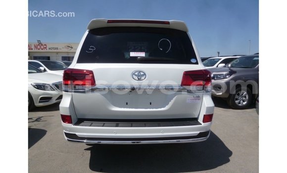 Ra Imported Toyota Land Cruiser funfun Ọkọ̀ in Import - Dubai ni Benin Ra Imported Toyota Land Cruiser funfun Ọkọ̀ in Import - Dubai ni Benin