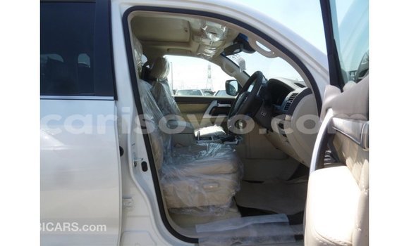 Ra Imported Toyota Land Cruiser funfun Ọkọ̀ in Import - Dubai ni Benin Ra Imported Toyota Land Cruiser funfun Ọkọ̀ in Import - Dubai ni Benin