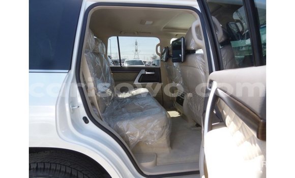 Ra Imported Toyota Land Cruiser funfun Ọkọ̀ in Import - Dubai ni Benin Ra Imported Toyota Land Cruiser funfun Ọkọ̀ in Import - Dubai ni Benin