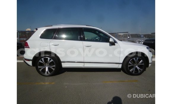 Acheter Import Voiture Volkswagen Touareg Blanc à Import - Dubai, Benin Acheter Import Voiture Volkswagen Touareg Blanc à Import - Dubai, Benin