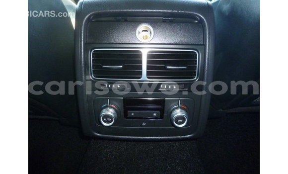 Acheter Import Voiture Volkswagen Touareg Blanc à Import - Dubai, Benin Acheter Import Voiture Volkswagen Touareg Blanc à Import - Dubai, Benin