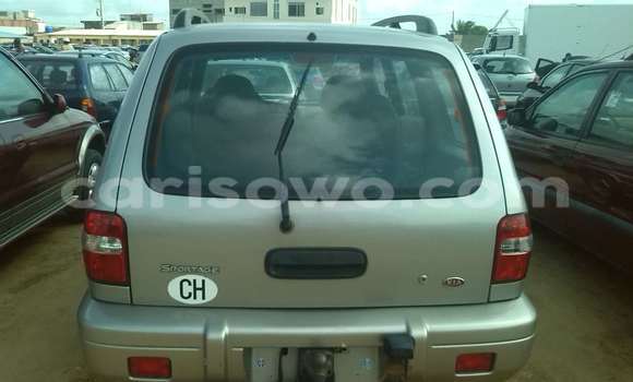 Sayi Na hannu Kia Carens Azurfa Mota in Porto Novo a Benin