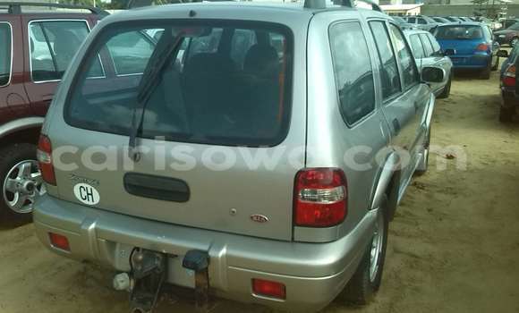 Acheter Occasion Voiture Kia Carens Gris à Porto Novo, Benin Acheter Occasion Voiture Kia Carens Gris à Porto Novo, Benin
