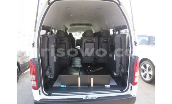 Sayi Imported Toyota Hiace White Mota in Import - Dubai a Benin Sayi Imported Toyota Hiace White Mota in Import - Dubai a Benin