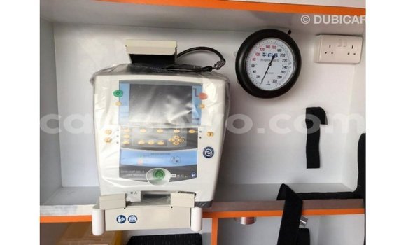 Sayi Imported Toyota Hiace White Mota in Import - Dubai a Benin Sayi Imported Toyota Hiace White Mota in Import - Dubai a Benin