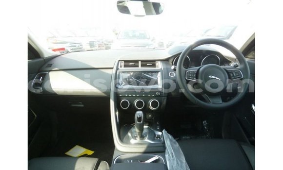 Acheter Import Voiture Jaguar E-Pace Blanc à Import - Dubai, Benin Acheter Import Voiture Jaguar E-Pace Blanc à Import - Dubai, Benin
