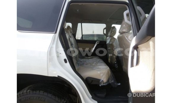 Acheter Import Voiture Toyota Prado Blanc à Import - Dubai, Benin Acheter Import Voiture Toyota Prado Blanc à Import - Dubai, Benin