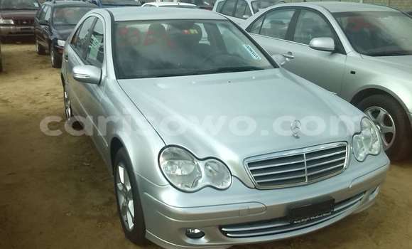 Sayi Na hannu Mercedes-Benz 300–Series Azurfa Mota in Porto Novo a Benin