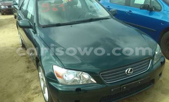 Sayi Na hannu Lexus ES 300 Green Mota in Porto Novo a Benin