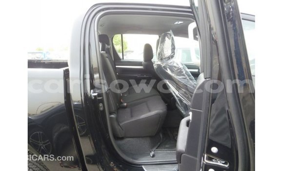 Acheter Import Voiture Toyota Hilux Noir à Import - Dubai, Benin Acheter Import Voiture Toyota Hilux Noir à Import - Dubai, Benin