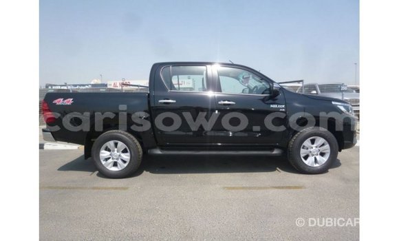 Sayi Imported Toyota Hilux Black Mota in Import - Dubai a Benin Sayi Imported Toyota Hilux Black Mota in Import - Dubai a Benin
