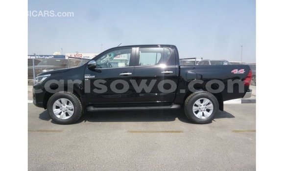 Sayi Imported Toyota Hilux Black Mota in Import - Dubai a Benin Sayi Imported Toyota Hilux Black Mota in Import - Dubai a Benin