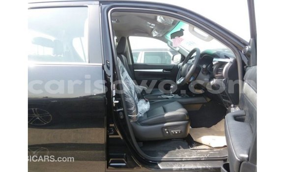 Sayi Imported Toyota Hilux Black Mota in Import - Dubai a Benin Sayi Imported Toyota Hilux Black Mota in Import - Dubai a Benin