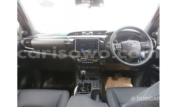Sayi Imported Toyota Hilux White Mota in Import - Dubai a Benin Sayi Imported Toyota Hilux White Mota in Import - Dubai a Benin