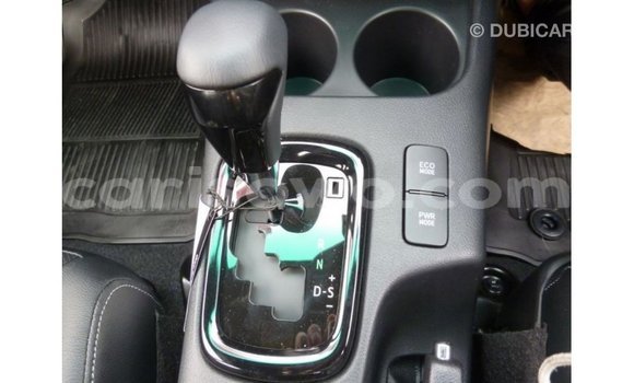 Sayi Imported Toyota Hilux White Mota in Import - Dubai a Benin Sayi Imported Toyota Hilux White Mota in Import - Dubai a Benin