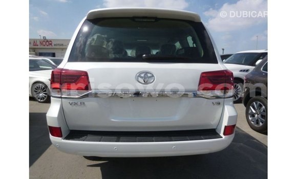 Acheter Import Voiture Toyota Land Cruiser Blanc à Import - Dubai, Benin Acheter Import Voiture Toyota Land Cruiser Blanc à Import - Dubai, Benin