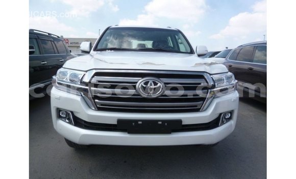 Acheter Import Voiture Toyota Land Cruiser Blanc à Import - Dubai, Benin Acheter Import Voiture Toyota Land Cruiser Blanc à Import - Dubai, Benin