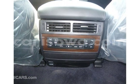 Acheter Import Voiture Toyota Land Cruiser Blanc à Import - Dubai, Benin Acheter Import Voiture Toyota Land Cruiser Blanc à Import - Dubai, Benin