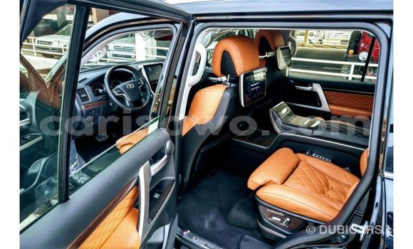 Acheter Import Voiture Toyota Land Cruiser Noir à Import - Dubai, Benin Acheter Import Voiture Toyota Land Cruiser Noir à Import - Dubai, Benin