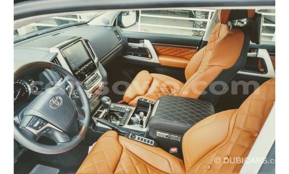 Acheter Import Voiture Toyota Land Cruiser Noir à Import - Dubai, Benin Acheter Import Voiture Toyota Land Cruiser Noir à Import - Dubai, Benin