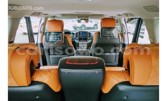 Acheter Import Voiture Toyota Land Cruiser Noir à Import - Dubai, Benin Acheter Import Voiture Toyota Land Cruiser Noir à Import - Dubai, Benin
