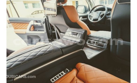 Acheter Import Voiture Toyota Land Cruiser Noir à Import - Dubai, Benin Acheter Import Voiture Toyota Land Cruiser Noir à Import - Dubai, Benin