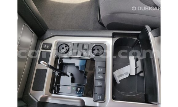 Acheter Import Voiture Toyota Land Cruiser Noir à Import - Dubai, Benin Acheter Import Voiture Toyota Land Cruiser Noir à Import - Dubai, Benin